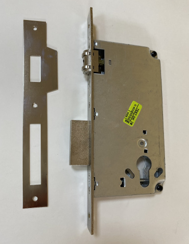 Замок врезной цилиндровый, 2 оборота, 1 плоский ригель, роликовая защелка, хром CISA 5C621.50.0.12 