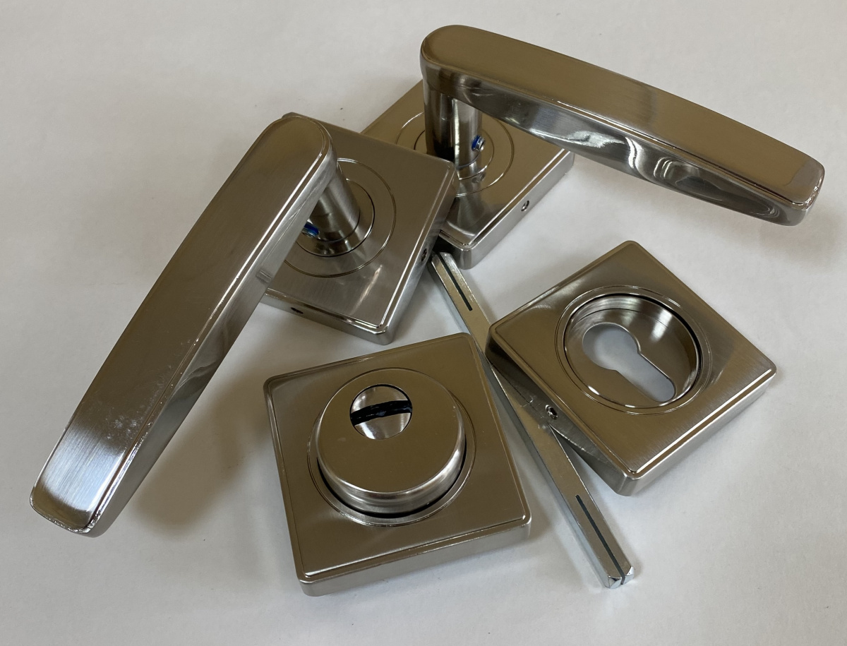 Комплект ручек с броненакладкой Rav Bariach 